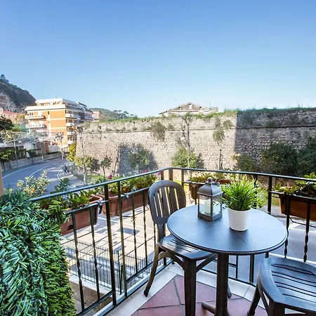 Konukevi Palazzo Aranci Coast 4*